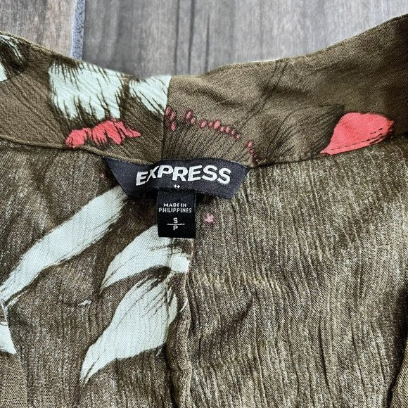 express green button tie front floral Hawaiian size small - Picture 5 of 5